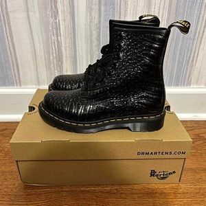 DR. MARTENS 1460 Gunmetal Wild Croc Embross LACE UP BOOTS Size 7 Women’s